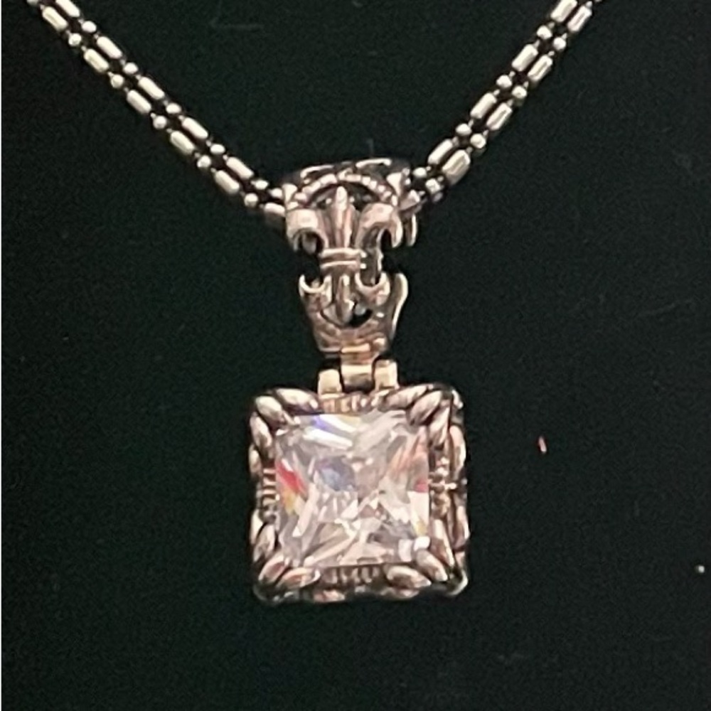 Silpada Silver Necklace with Pendant “Uptown”
Fleur De Lis